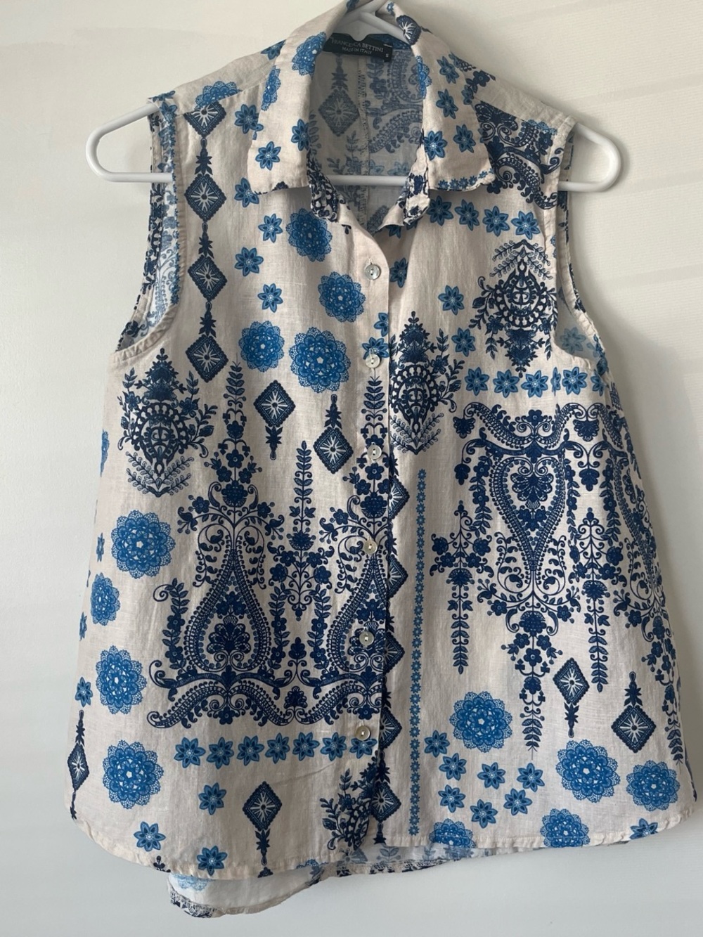Sleeveless Blue Paisley-Print Button Front Top Linen Blend